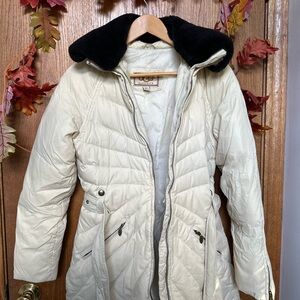 Vintage UGG Women's Yellow Puffer Jacket with Brow Shearling Collar